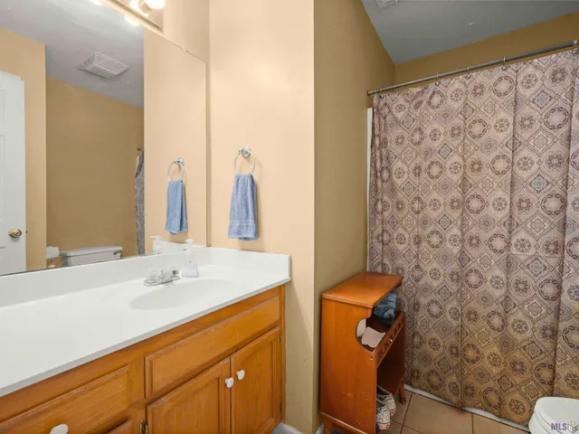 $215,000 | 32606 Madeline Drive, Denham Springs, LA 70706