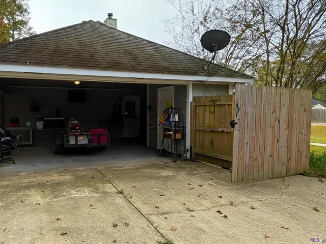 $215,000 | 32606 Madeline Drive, Denham Springs, LA 70706