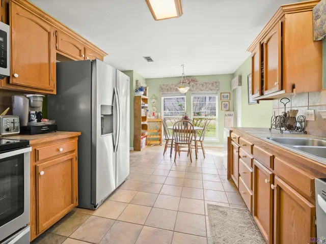 $215,000 | 32606 Madeline Drive, Denham Springs, LA 70706