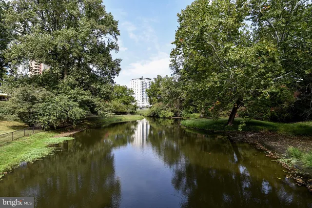 $209,900 | 10201 Grosvenor Place, Unit 1015, Rockville, MD 20852