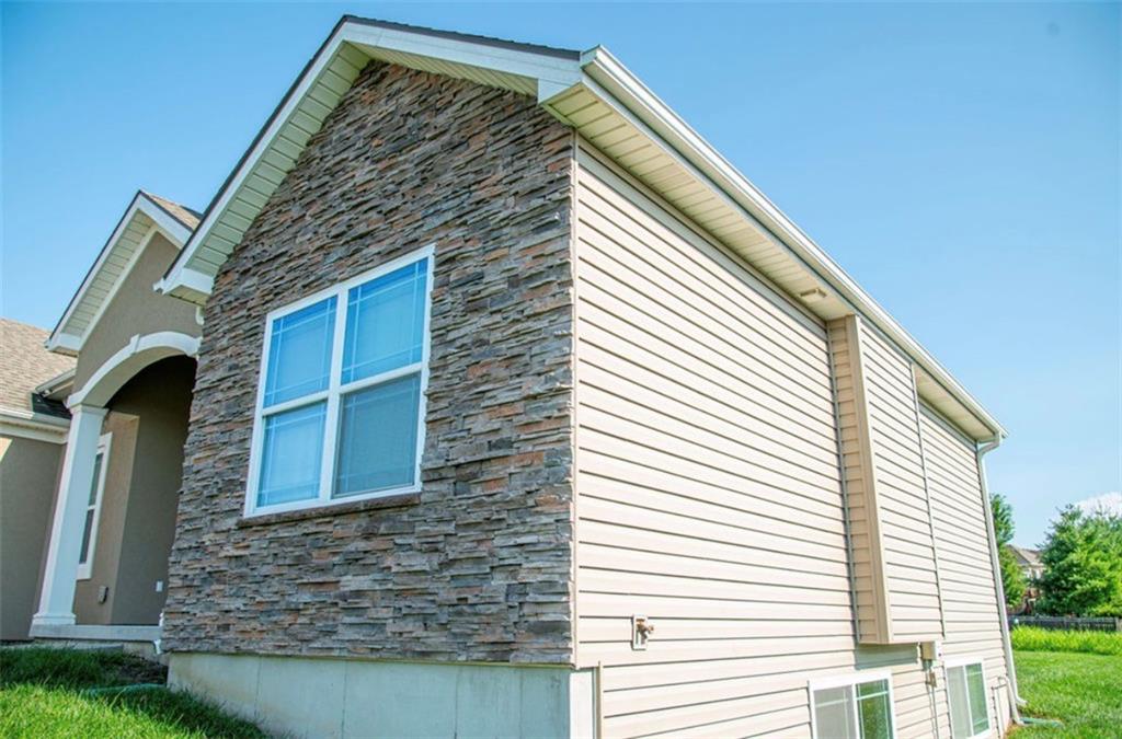 13944 Indian Ridge Road St. Joseph, MO 64505 - Photo 3 of 28 Gallery Image 3