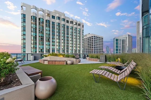 $960,000 | 211 North Harbor Drive, Unit 3003, Chicago, IL 60601