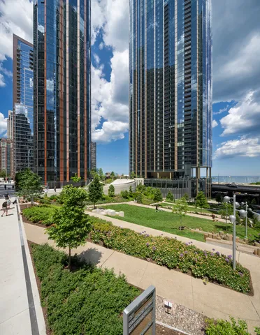 $960,000 | 211 North Harbor Drive, Unit 3003, Chicago, IL 60601