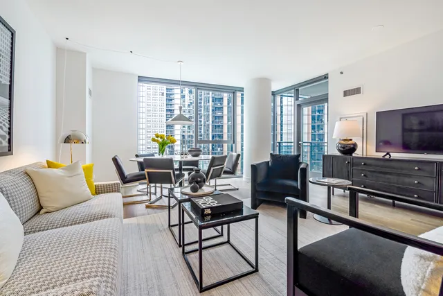 $960,000 | 211 North Harbor Drive, Unit 3003, Chicago, IL 60601