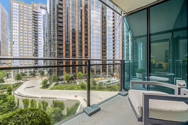 $960,000 | 211 North Harbor Drive, Unit 3003, Chicago, IL 60601
