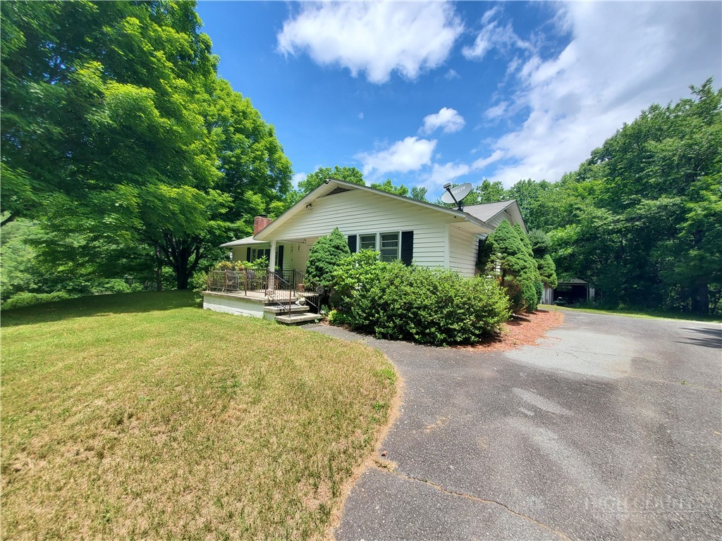 886 Hanging Rock Road Spruce Pine, NC 28777 - Photo 6 of 50