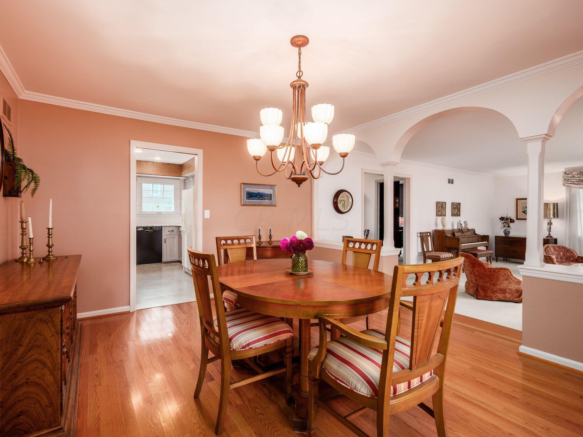 628 Old Farm Road Columbus, OH 43213 - Photo 16 of 71 Dining Room