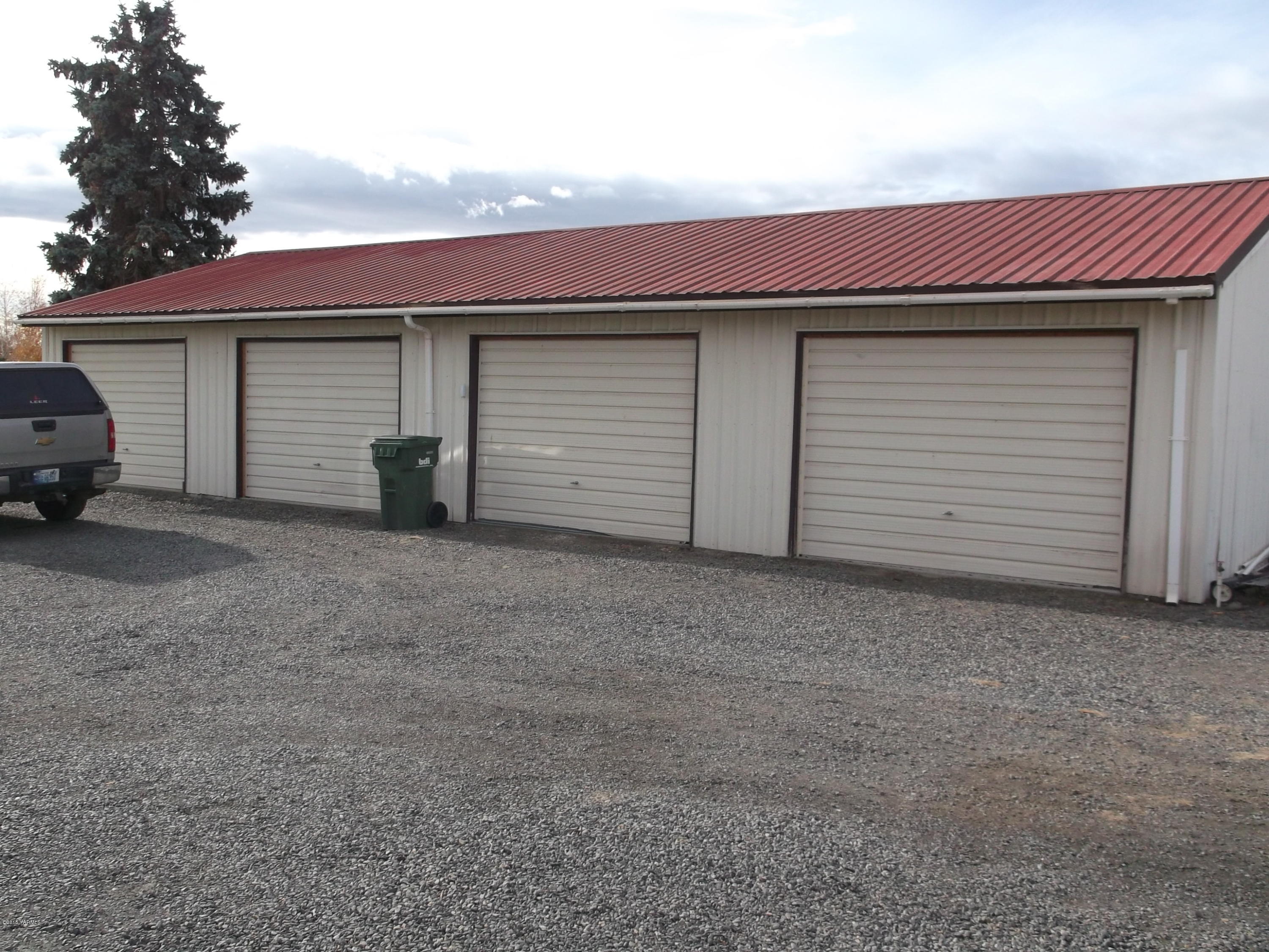 3161 Scoon Road Sunnyside, WA 98944 - Photo 20 of 25 a front view of a house with yard and garage