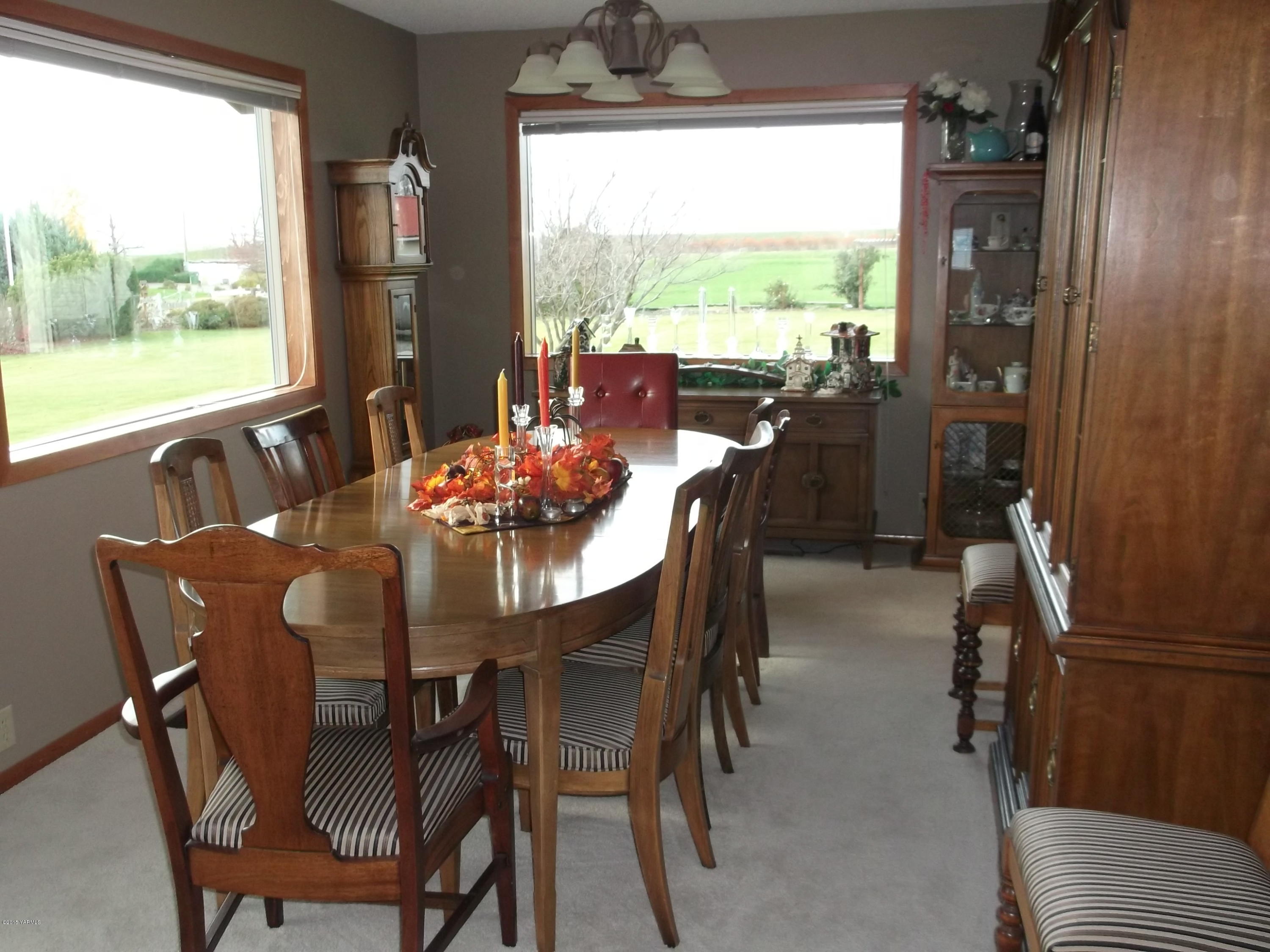 3161 Scoon Road Sunnyside, WA 98944 - Photo 4 of 25 a dining room with furniture a chandelier and wooden floor