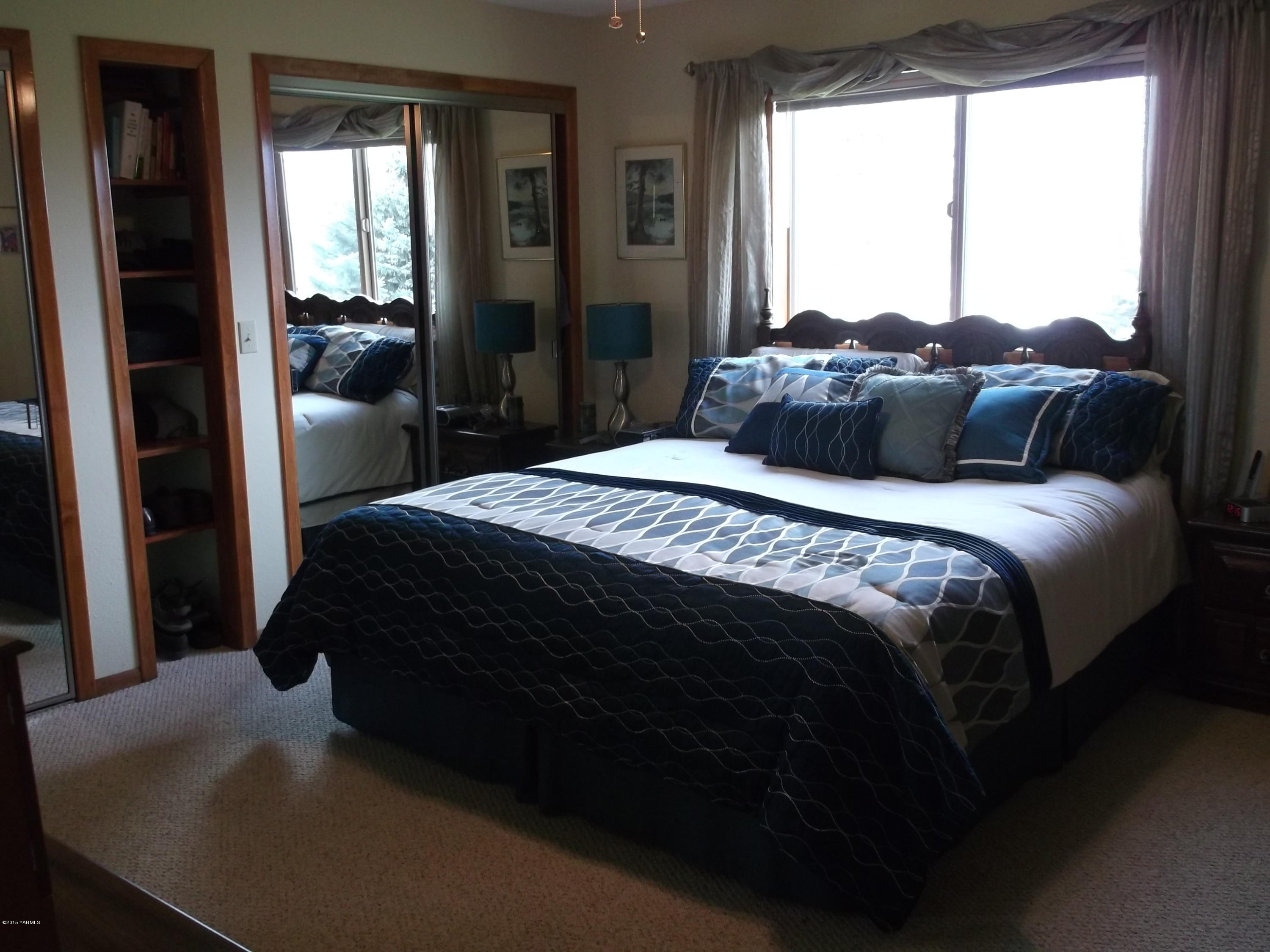3161 Scoon Road Sunnyside, WA 98944 - Photo 9 of 25 a bedroom with a bed closet and a large window