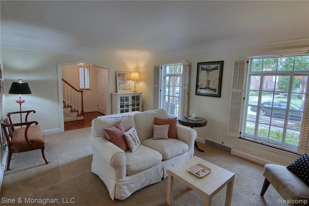 336 Merriweather Road Grosse Pointe Farms, MI 48236 - Photo 3 of 28