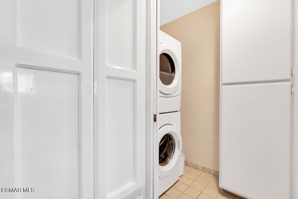 1854 Rory Lane, Unit 6 Simi Valley, CA 93063 - Photo 21 of 26 a utility room with dryer and washer