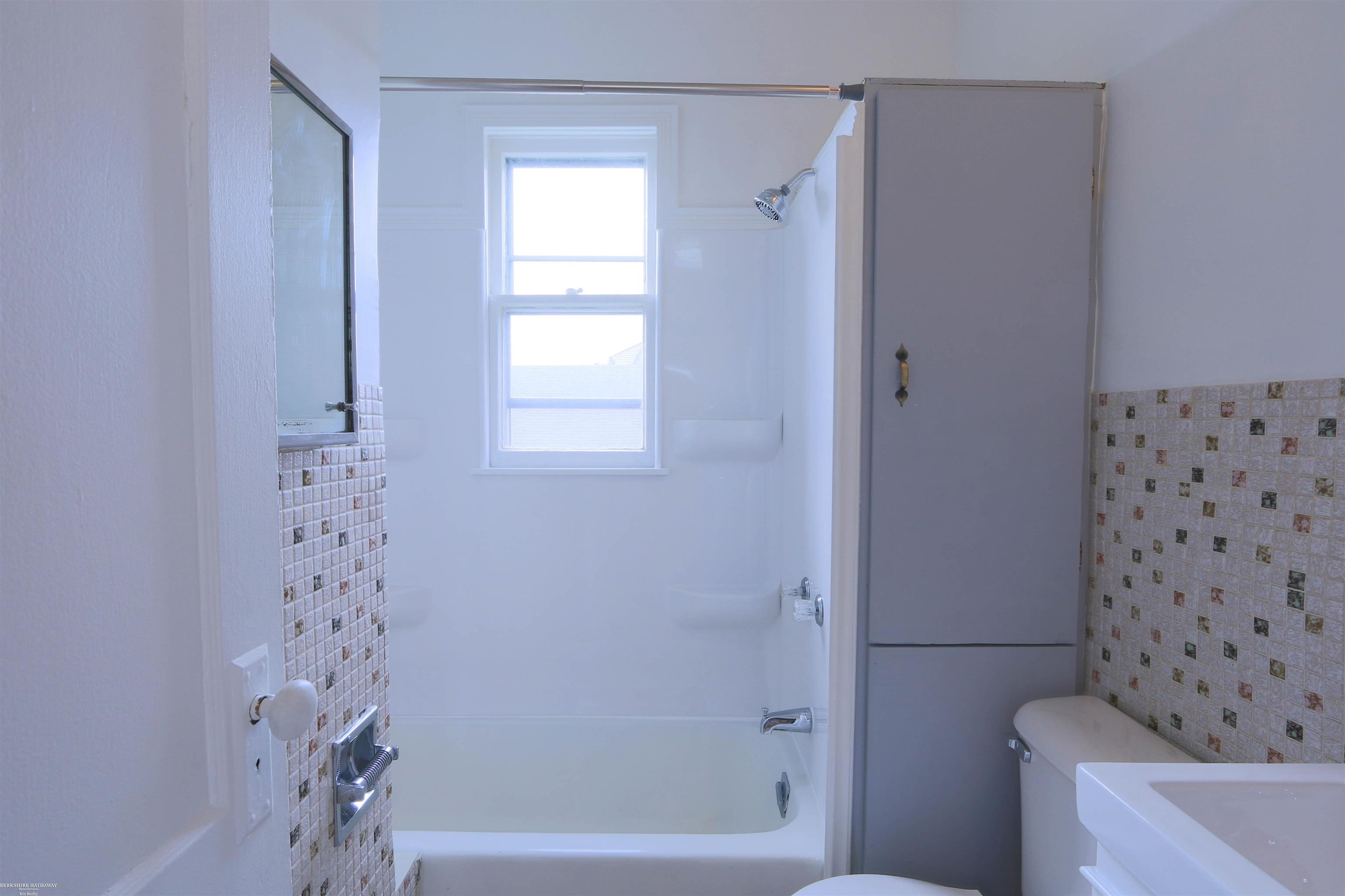 29447 Kelly Road, Unit APARTMENT A Roseville, MI 48066 - Photo 26 of 41