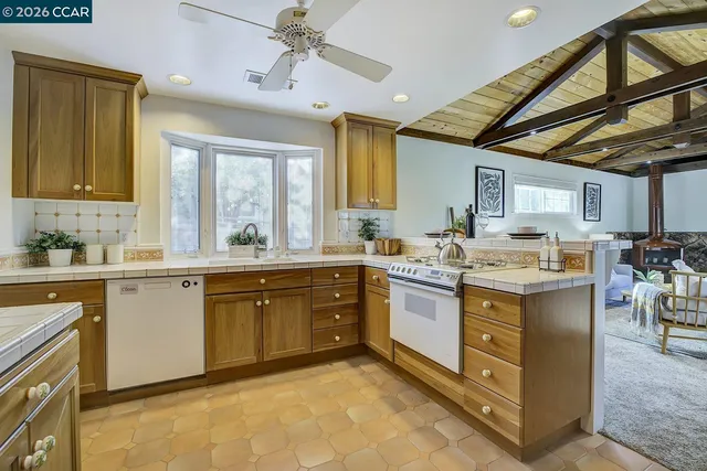 $1,299,000 | 1375 El Curtola Boulevard, Lafayette, CA 94549