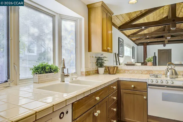 $1,299,000 | 1375 El Curtola Boulevard, Lafayette, CA 94549