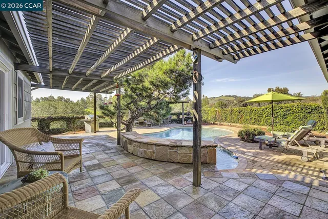 $1,299,000 | 1375 El Curtola Boulevard, Lafayette, CA 94549