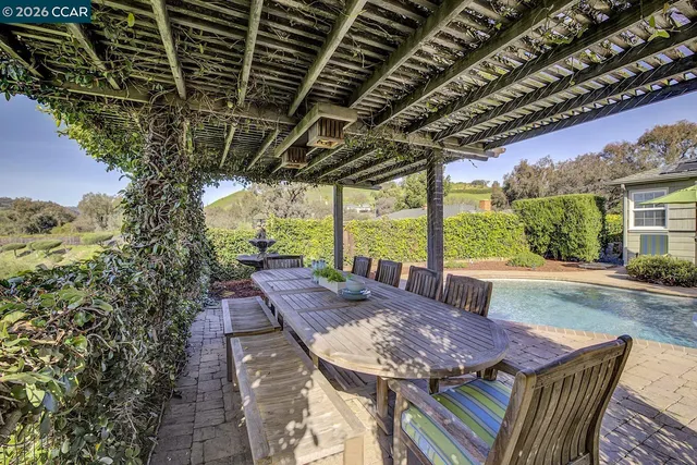 $1,299,000 | 1375 El Curtola Boulevard, Lafayette, CA 94549