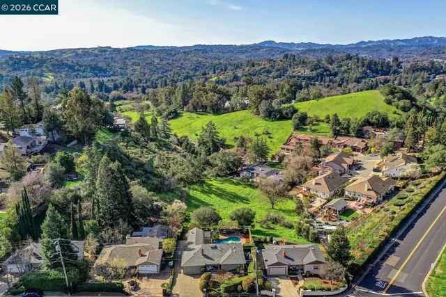 $1,299,000 | 1375 El Curtola Boulevard, Lafayette, CA 94549