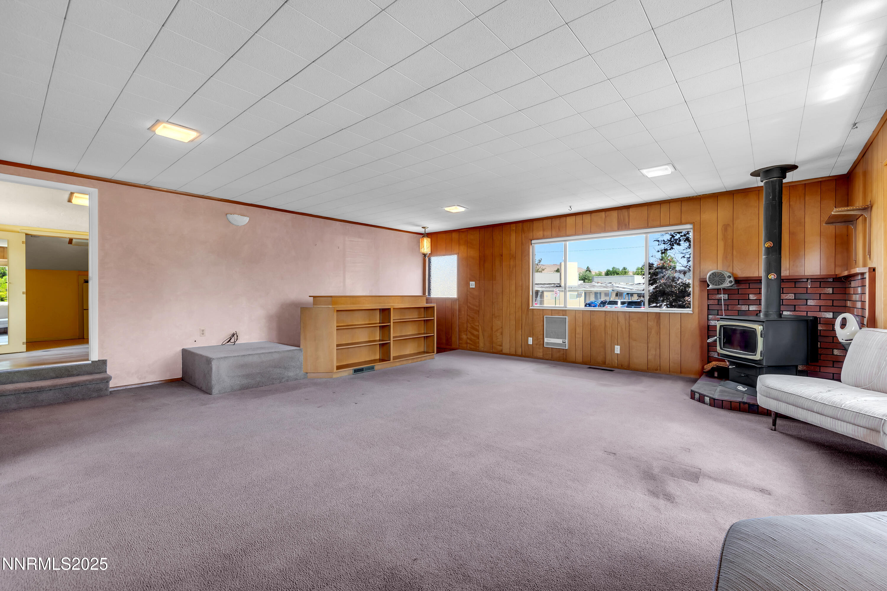 1480 Grandview Avenue Reno, NV 89503 - Photo 19 of 42 a living room with furniture and a couch