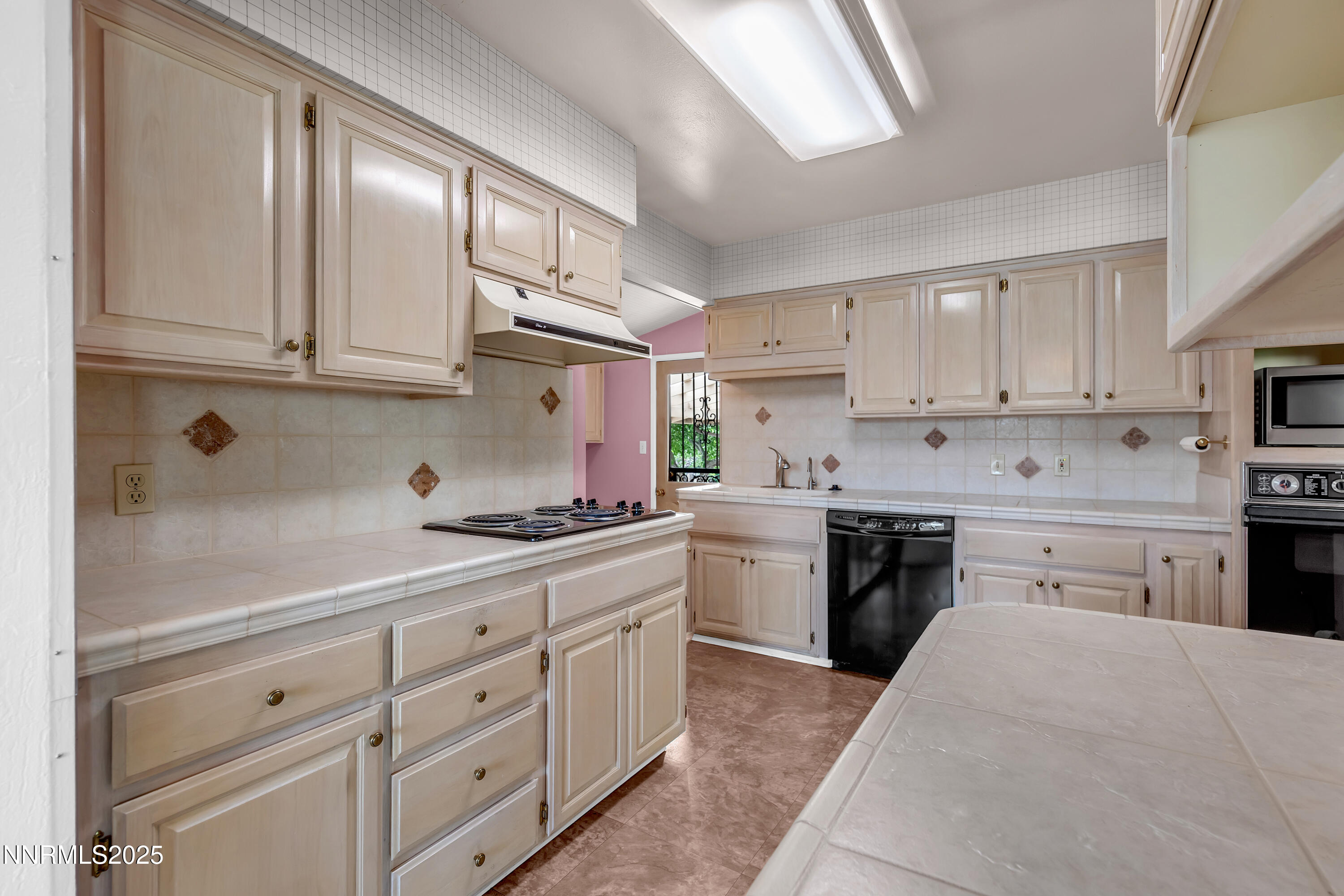 1480 Grandview Avenue Reno, NV 89503 - Photo 10 of 42 a kitchen with cabinets appliances and a window