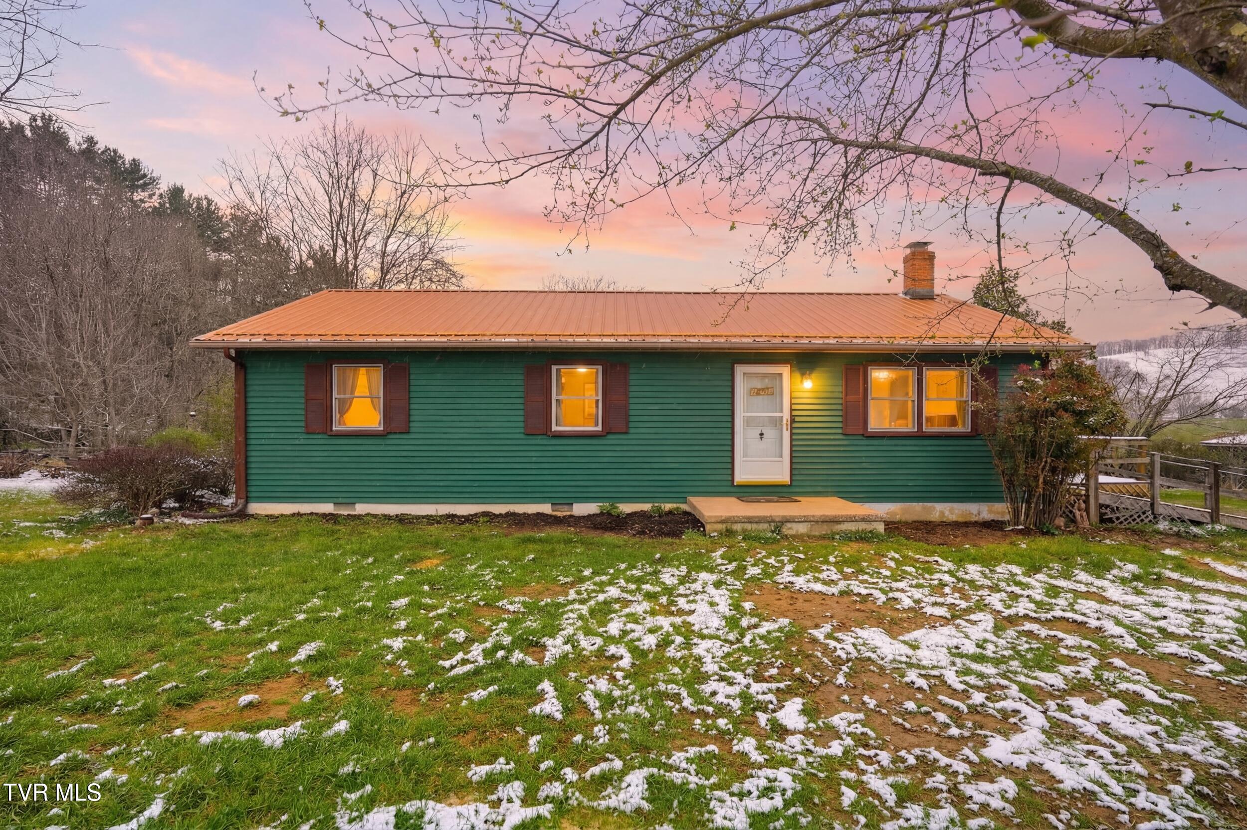 1208 Dry Road Speedwell, VA 24374 - Photo 2 of 32 1_dsc04422_twilight_d0e6a9bd-af75-4b52-b