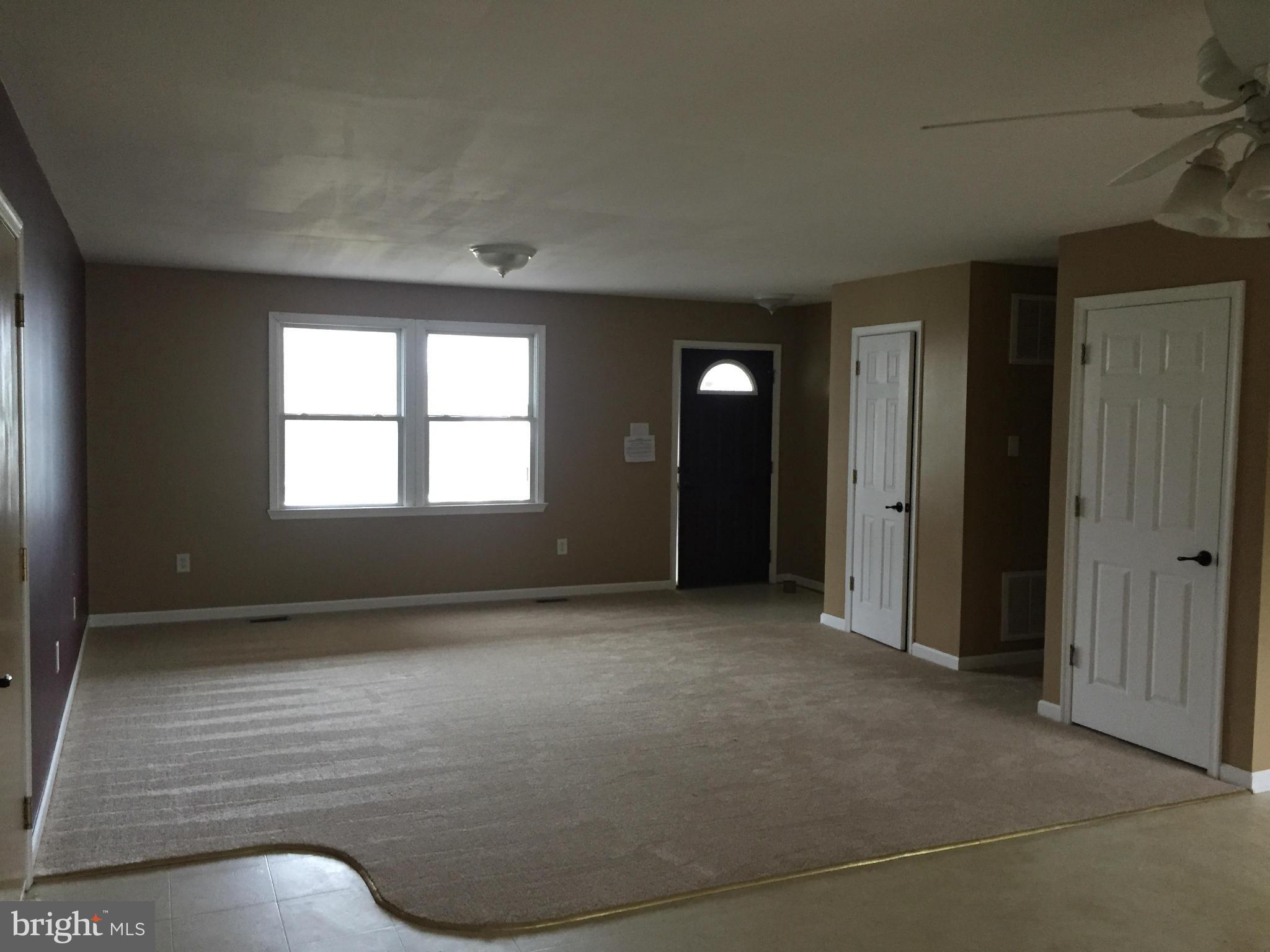 7700 Edgewood Church Road Frederick, MD 21702 - Photo 4 of 24 an empty room that has a window