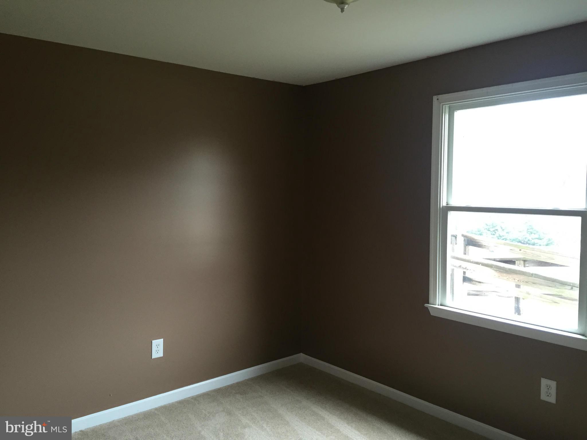 7700 Edgewood Church Road Frederick, MD 21702 - Photo 8 of 24 an empty room with a window