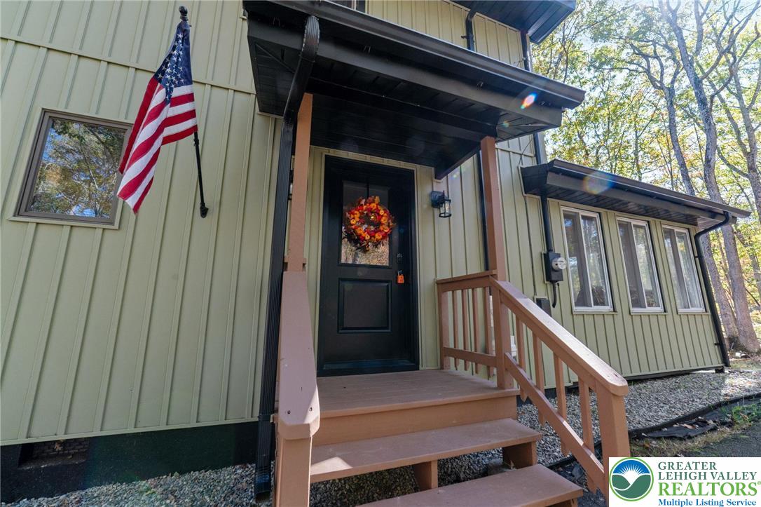 809 Boulder Court North Hawley, PA 18428 - Photo 3 of 43