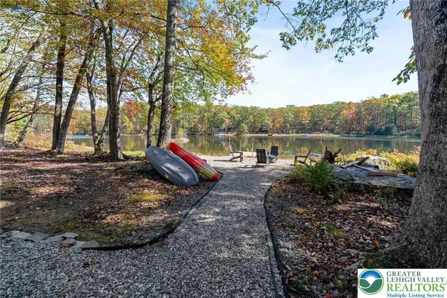 a view of a house with backyard
