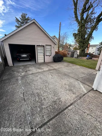 $875,000 | 84 Crafton Avenue, Unit 2 | South New York