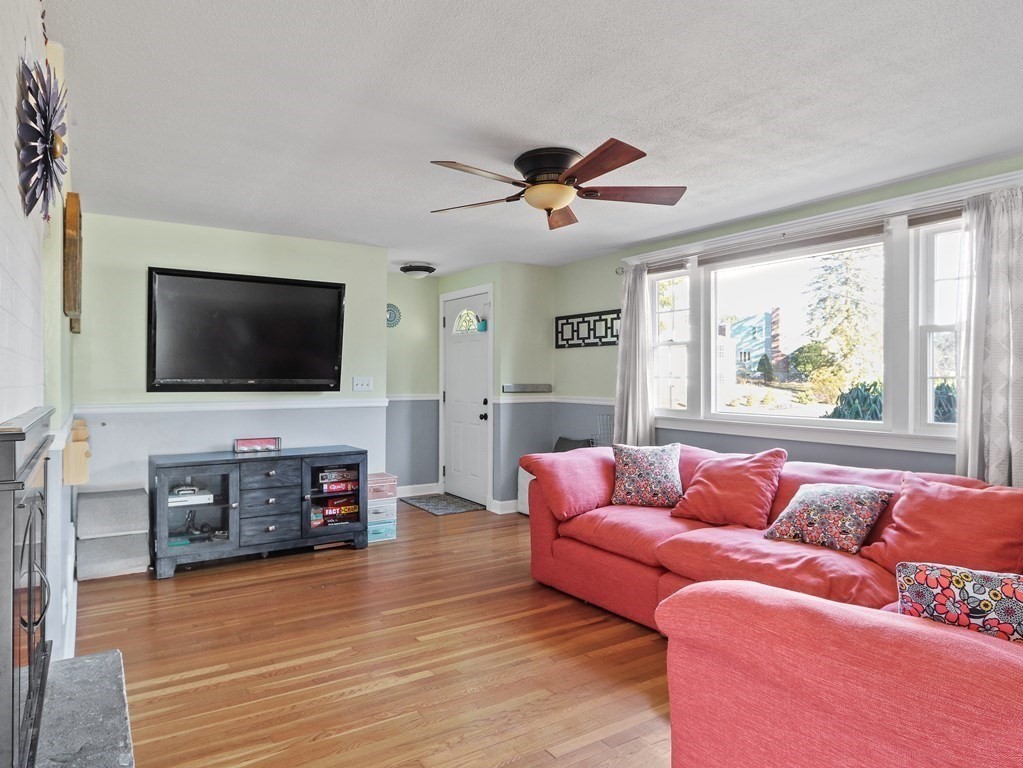 75 Plymouth Road Bellingham, MA 02019 - Photo 4 of 25 Gallery Image 4