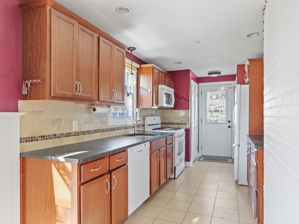 75 Plymouth Road Bellingham, MA 02019 - Photo 7 of 25 Gallery Image 7