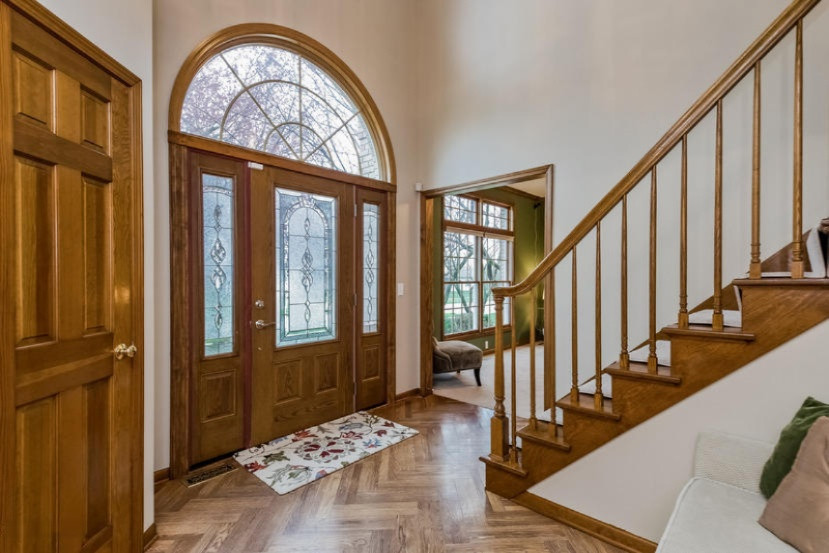 002-Foyer-1596728-mls