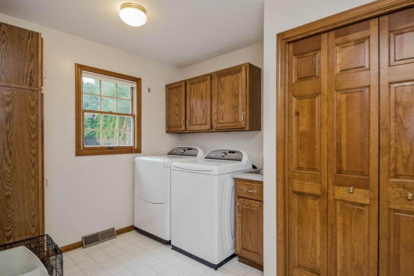 1655 Riva Ridge Drive Southeast Kentwood, MI 49546 - Photo 23 of 50 021-Laundry_Room-1596715-mls