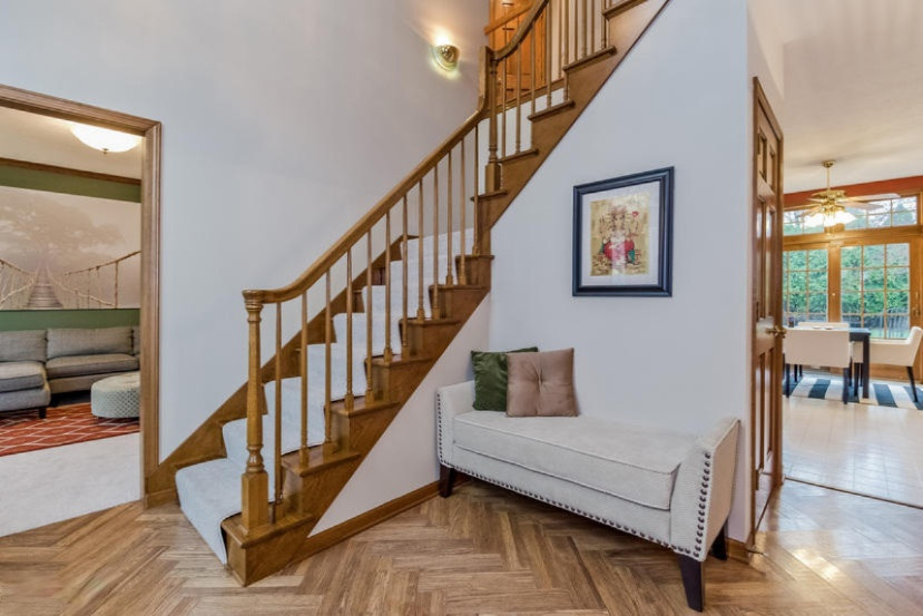 003-Foyer-1596732-mls