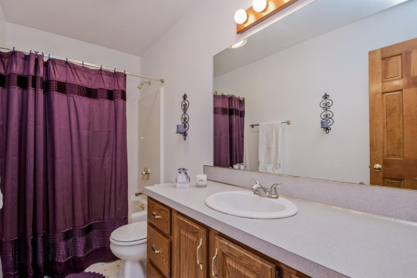 1655 Riva Ridge Drive Southeast Kentwood, MI 49546 - Photo 33 of 50 034-Bathroom-1596737-mls