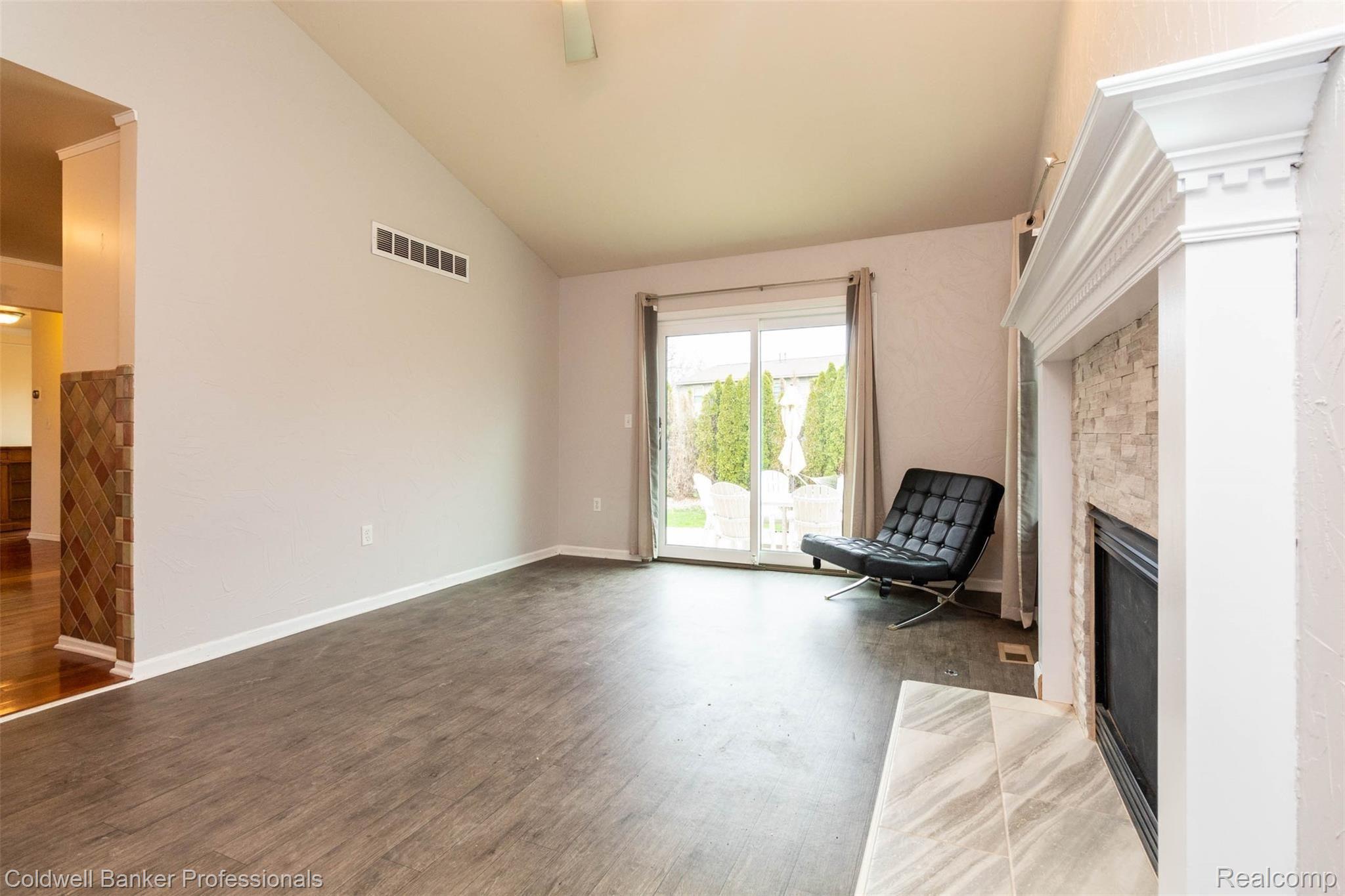 8263 Jeremy Road Belleville, MI 48111 - Photo 15 of 29 Great space