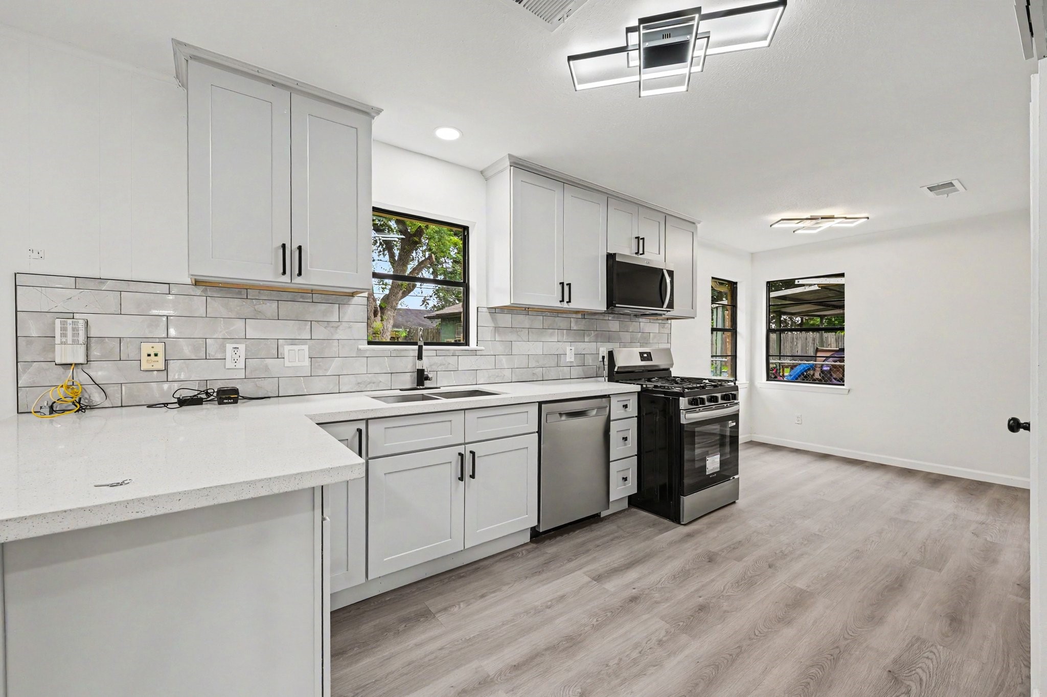 7607 Grape Street Houston, TX 77074 - Photo 8 of 42