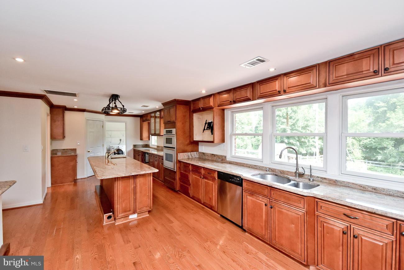 3994 View Top Road Ellicott City, MD 21042 - Photo 12 of 30 Kitchen