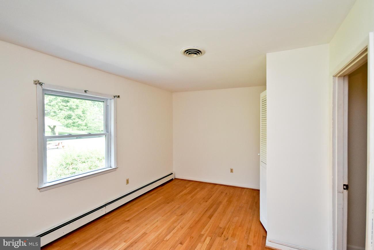 3994 View Top Road Ellicott City, MD 21042 - Photo 18 of 30 Bedroom