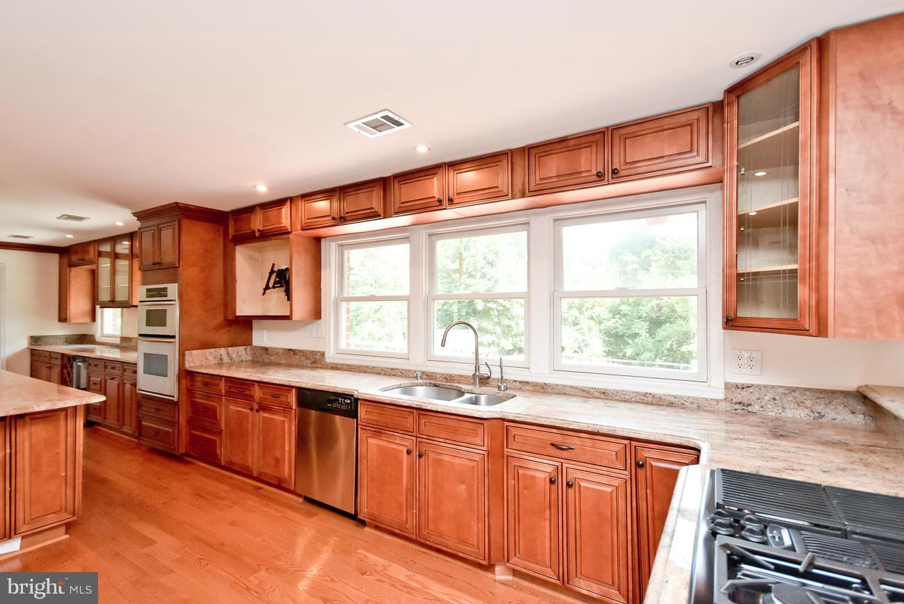 3994 View Top Road Ellicott City, MD 21042 - Photo 10 of 30 Kitchen