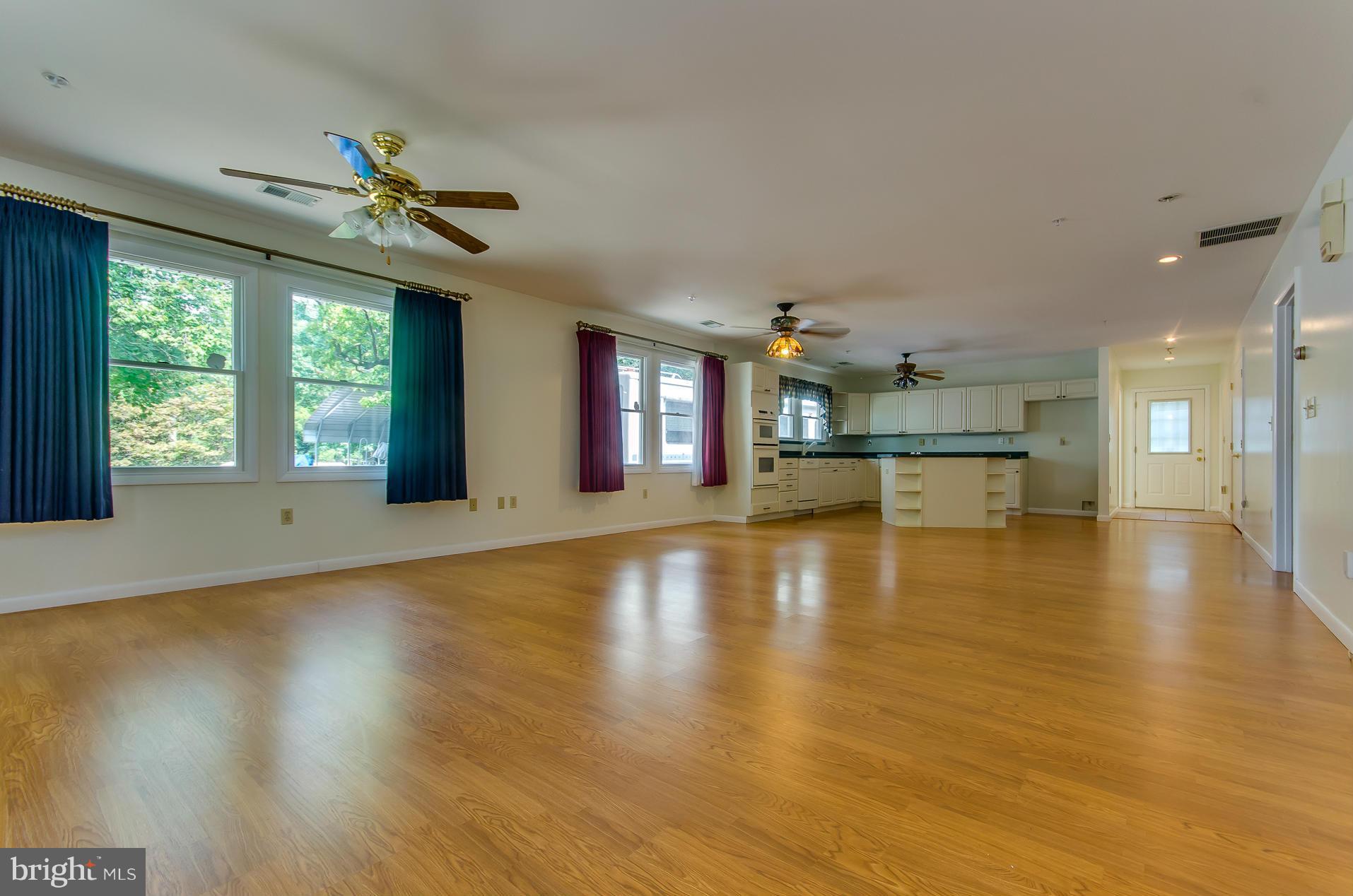 5307 Taylor Road Riverdale, MD 20737 - Photo 4 of 22 Living Room