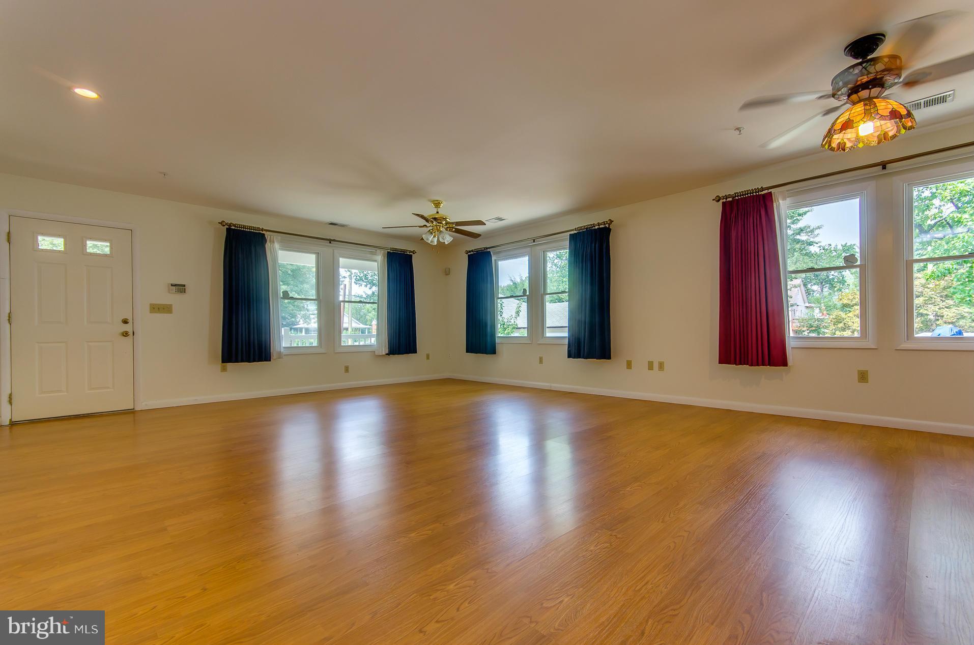 5307 Taylor Road Riverdale, MD 20737 - Photo 5 of 22 Living Room