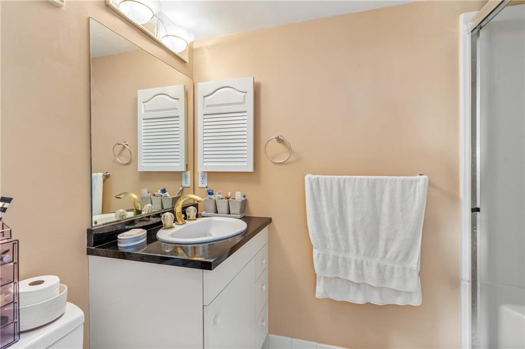 5600 Munhall Road, Unit 816 Pittsburgh, PA 15217 - Photo 14 of 20 a bathroom with a sink and a mirror