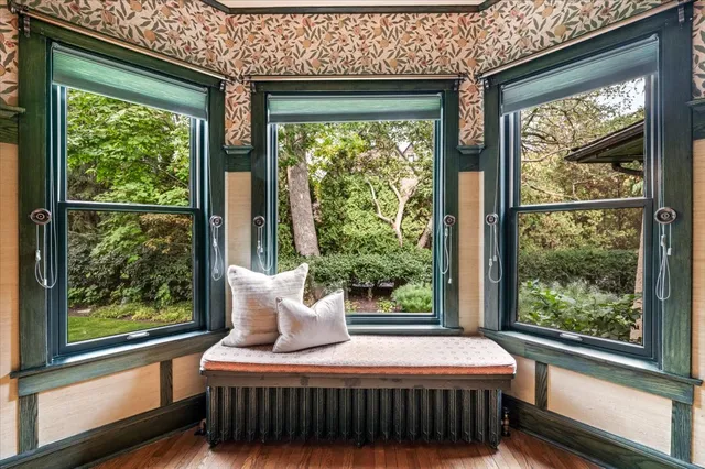 $2,595,000 | 141 Kenilworth Avenue, Kenilworth, IL 60043