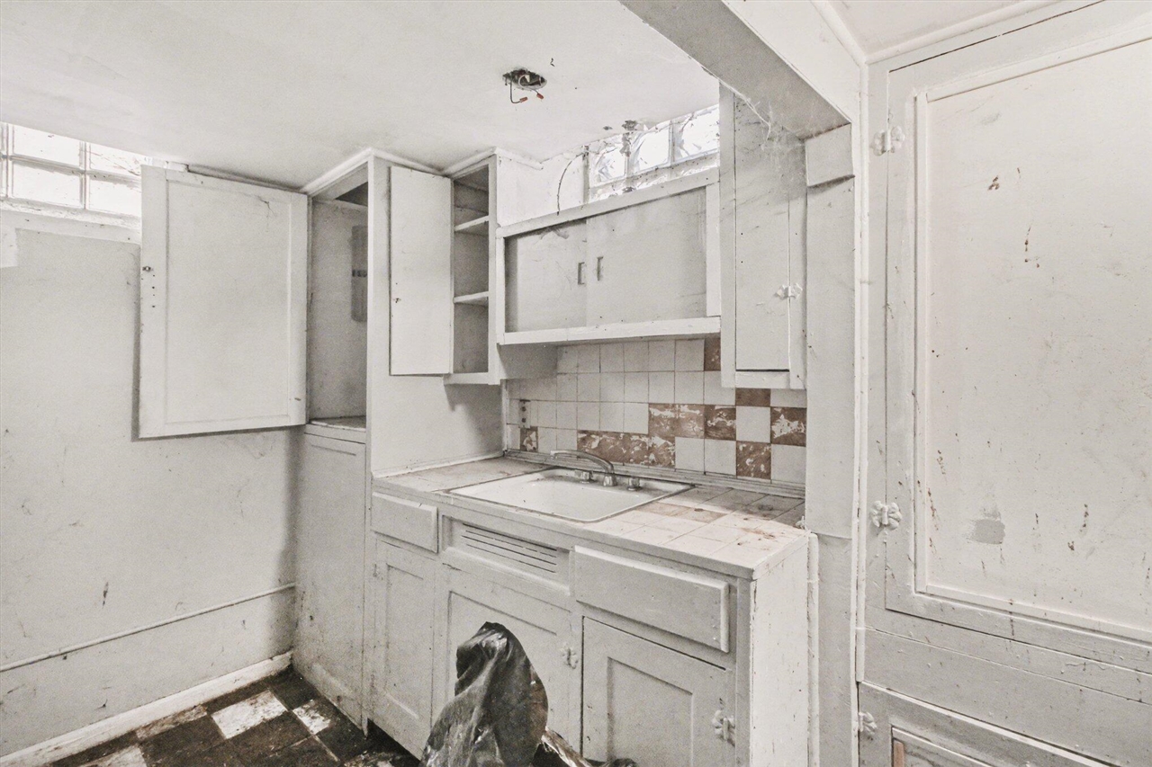 8304 Robson Street Detroit, MI 48228 - Photo 15 of 25