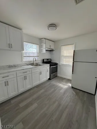 $1,800 | 1024 Thompson Avenue, Unit 2L, Roselle, NJ 07203