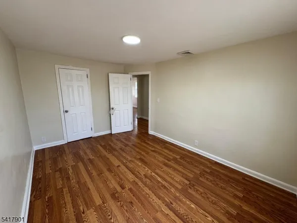 $1,800 | 1024 Thompson Avenue, Unit 2L, Roselle, NJ 07203