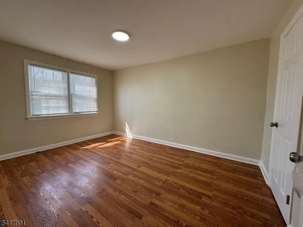 $1,800 | 1024 Thompson Avenue, Unit 2L, Roselle, NJ 07203