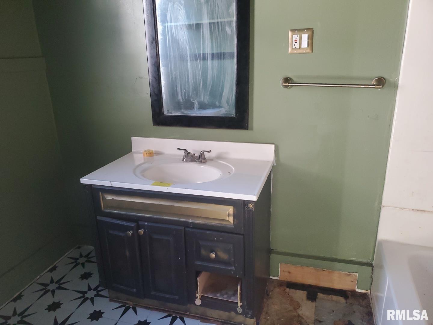 248 21st Place Clinton, IA 52732 - Photo 11 of 13